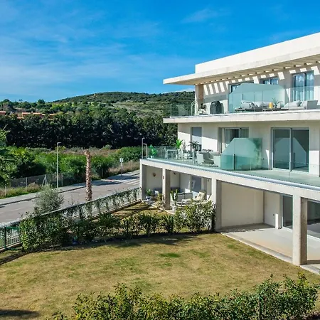 Апартаменти Serenity Collection 3 Chez Miriam *